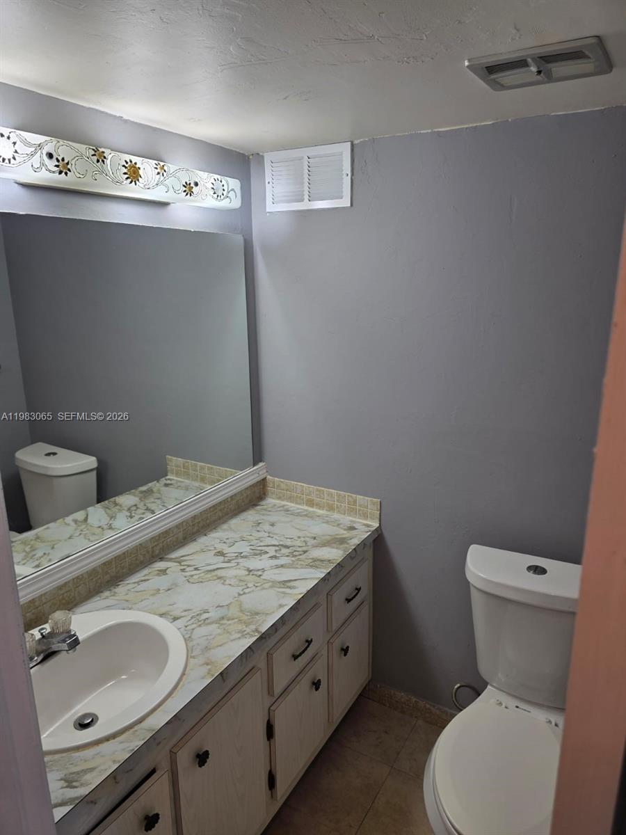 CASTLE APARTMENTS 17 COND - Residential Lease