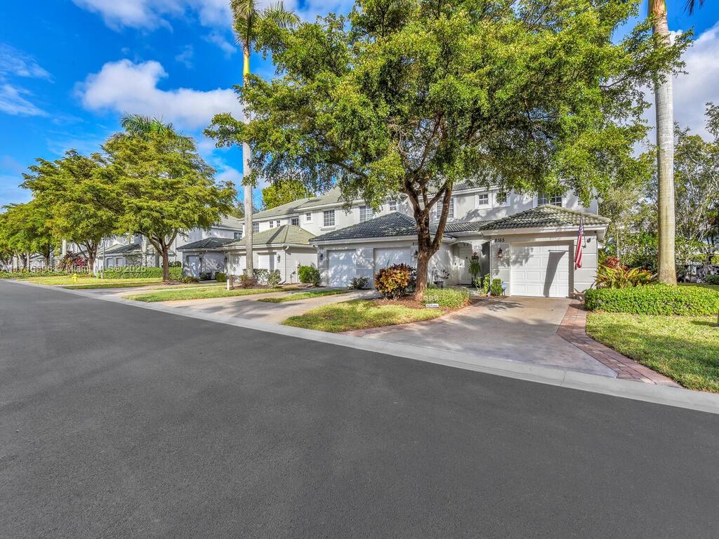 8165 Pacific Beach Dr, Fort Myers, Lee County, Florida - 2 Bedrooms  
3 Bathrooms - 