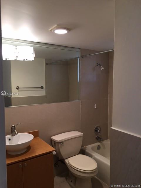 YACHT CLUB CONDO (THE) - Residential Lease