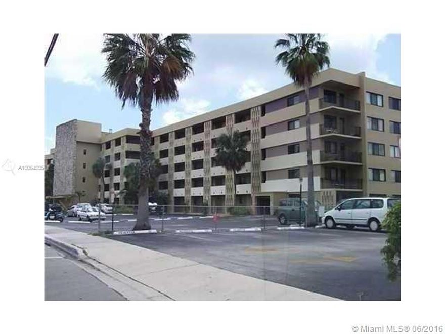 Just a picture frame, Water, Water, water...Beautiful 2/2 over looking ICW at intersecting wide canals with access to ICW and Ocean. Washer and dryer in every floor very close to the unit.  HURRICANE IMPACT WINDOWS, tropical landscaping.  Make your home a dream! Close to Aventura Mall and only blocks away from Gulf stream racetrack and the beach. Hurry this one will not last. "REAL BARGAIN".  ASSCTN HAS $400.00 NON-REFUNDABLE PET DPST (UNDER 25 LBS).