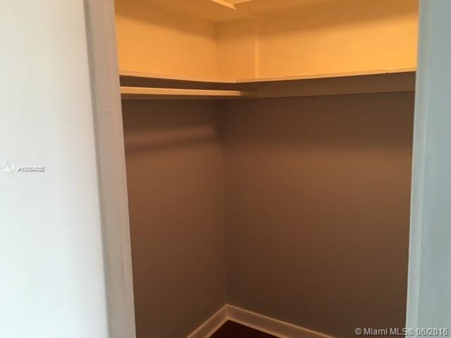 YACHT CLUB CONDO (THE) - Residential Lease