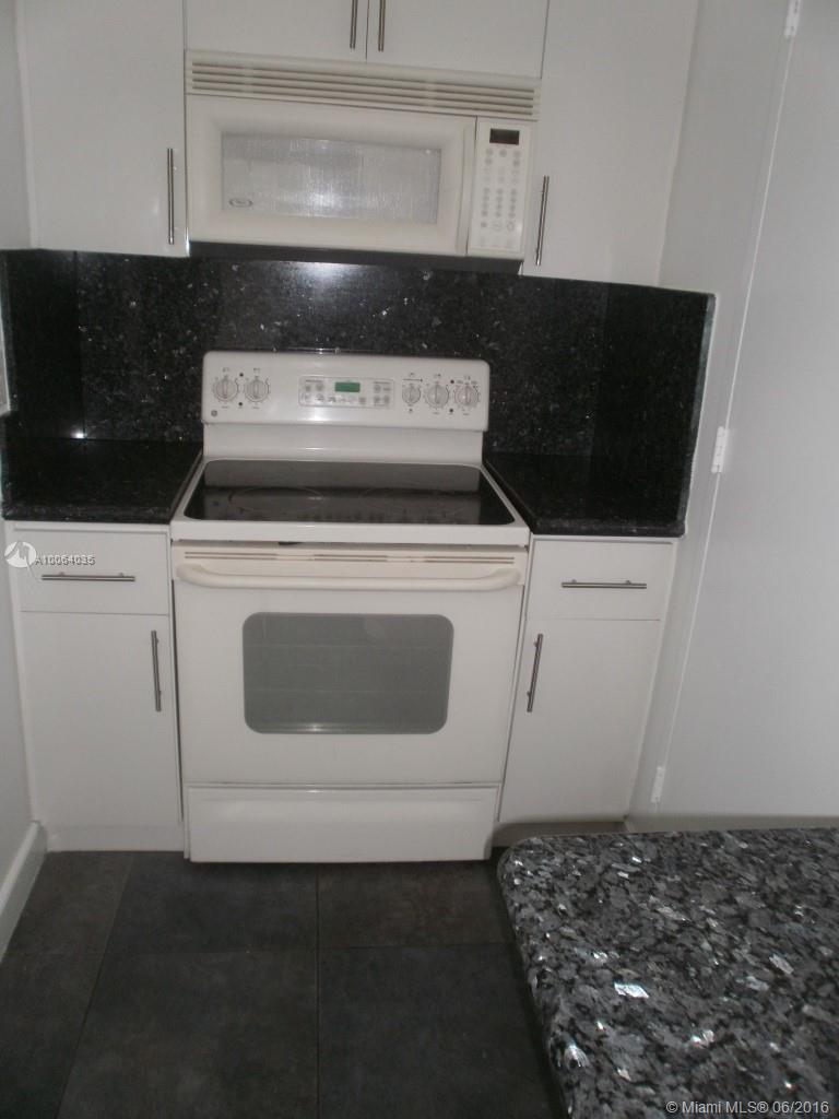 YACHT CLUB CONDO (THE) - Residential Lease