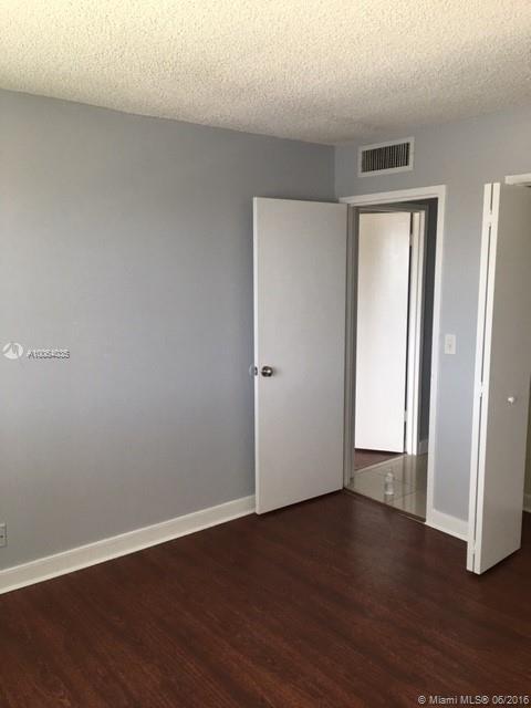 YACHT CLUB CONDO (THE) - Residential Lease