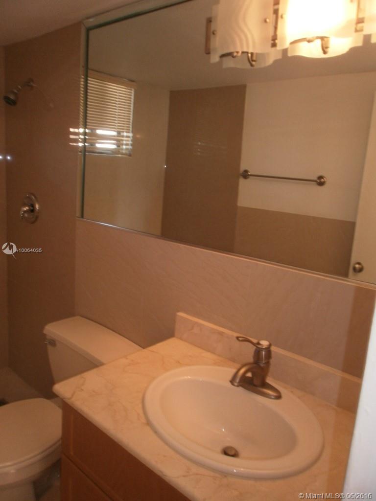 YACHT CLUB CONDO (THE) - Residential Lease