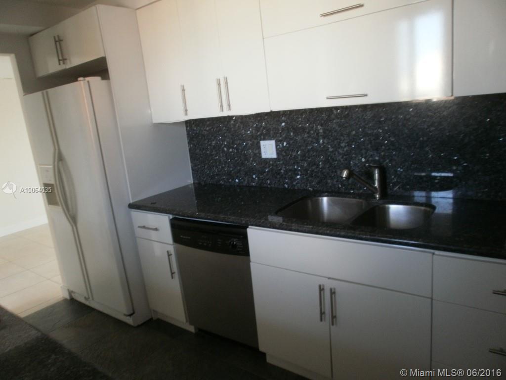 YACHT CLUB CONDO (THE) - Residential Lease