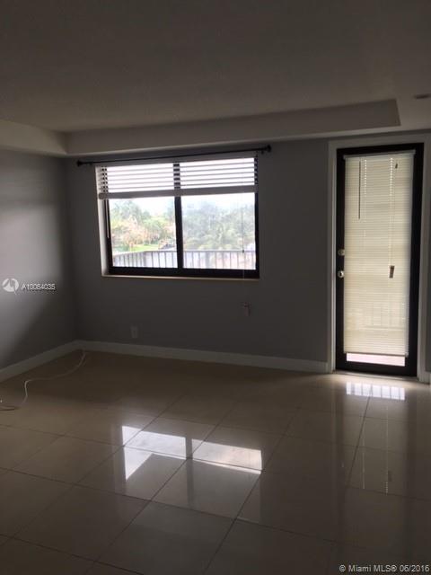 YACHT CLUB CONDO (THE) - Residential Lease