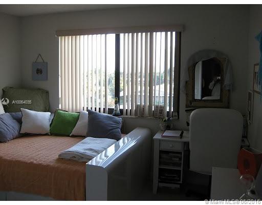 YACHT CLUB CONDO (THE) - Residential Lease