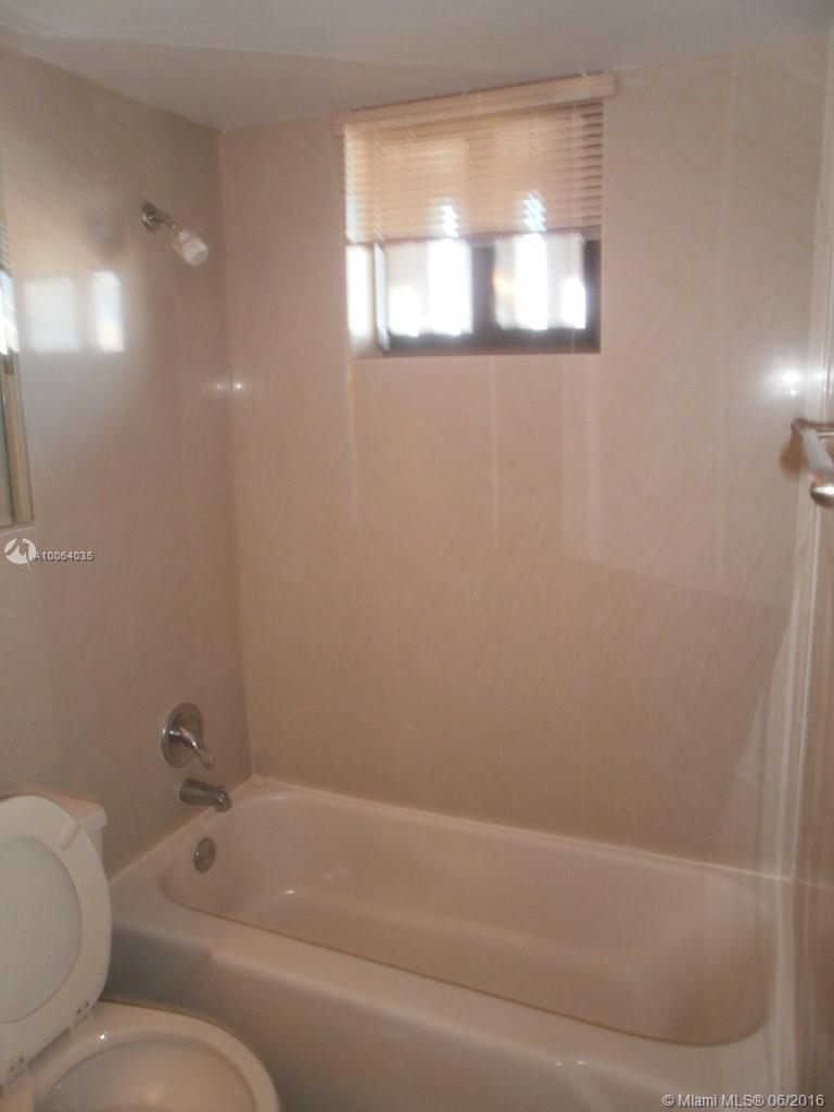 YACHT CLUB CONDO (THE) - Residential Lease