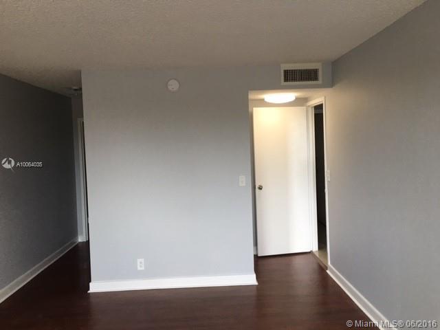 YACHT CLUB CONDO (THE) - Residential Lease