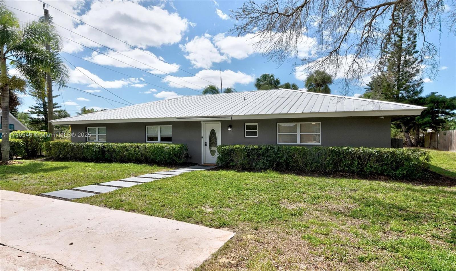 330 SW 13th St SW