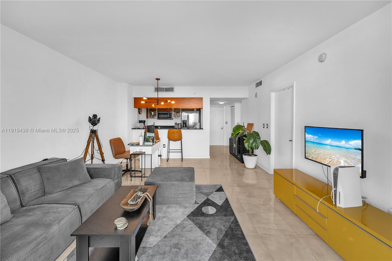 1800 CLUB CONDO - Residential