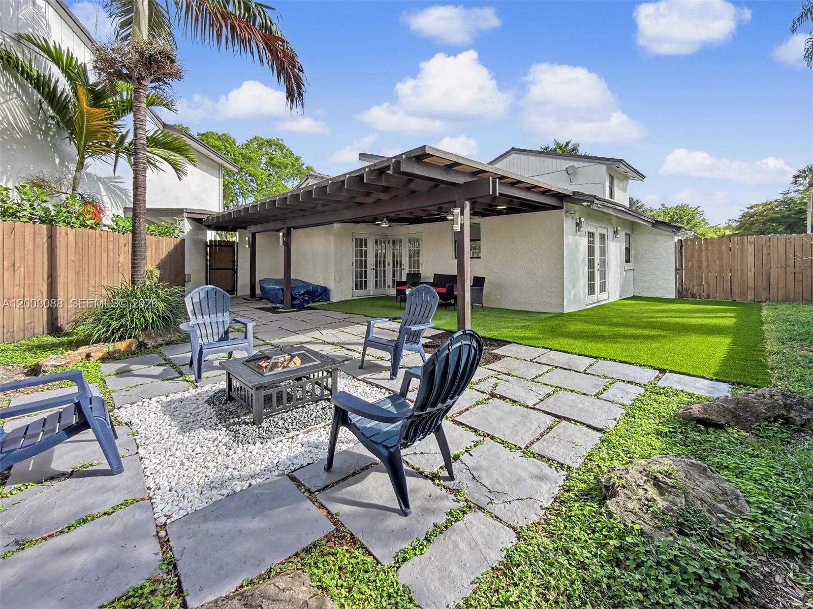 DEERWOOD TOWNHOMES - Residential