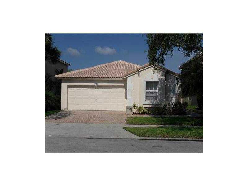 Charming home in gated community. Open Floor Plan home features 3 bedrooms and 2 full baths. The eat in kitchen has stainless steel appliances and plenty of counter space. Home has laundry room with full size washer & dryer. Pembroke Isles community is a resort style that offers basic cable, they also have 3 pools, gym, outstanding clubhouse, tennis, basketball court, picnic area with BBQ grills, playgrounds, 2 pavilions and so much more. A+ School and close to I75. Move in Ready after June 5,2015