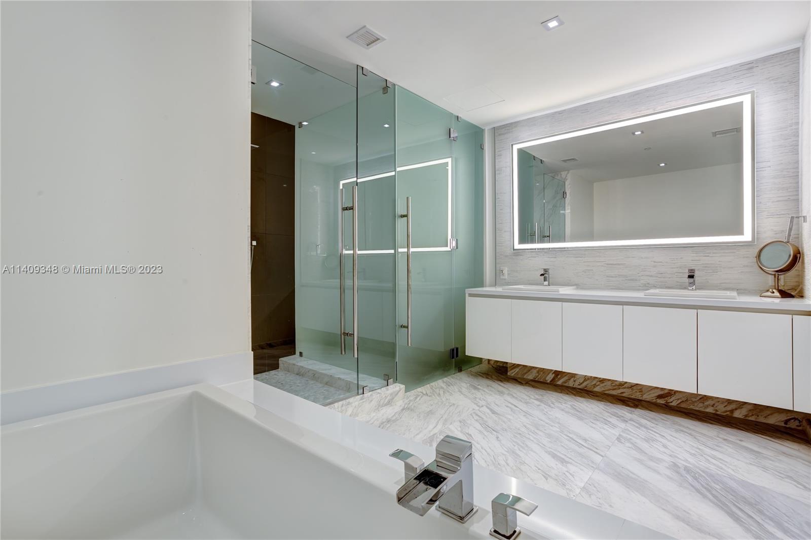 PARAMOUNT FT LAUDERDALE C - Residential