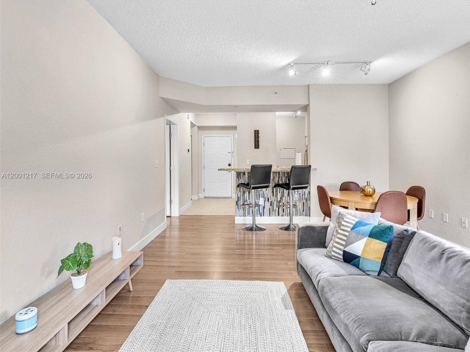 VALENCIA CONDO - Residential