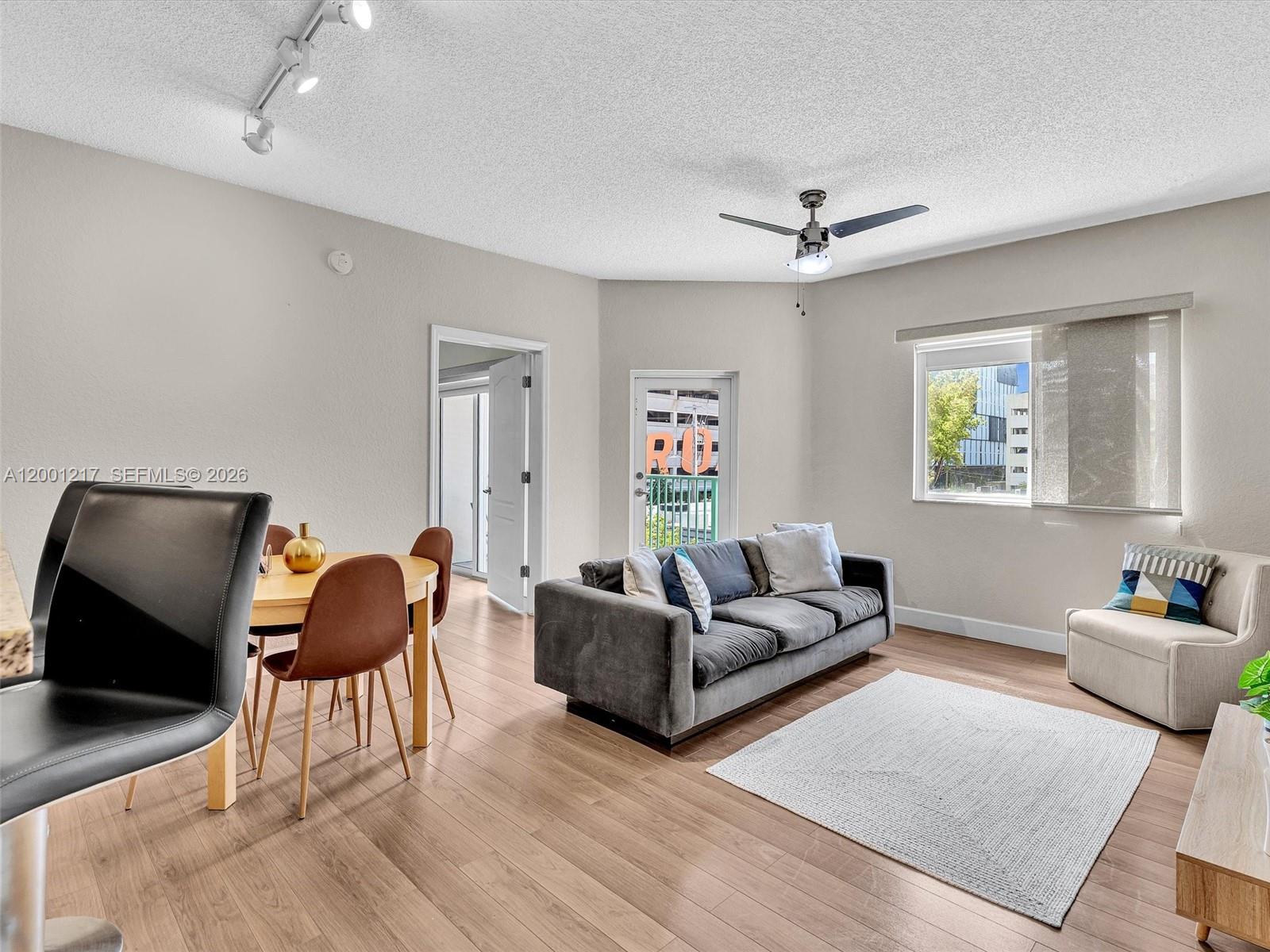 VALENCIA CONDO - Residential