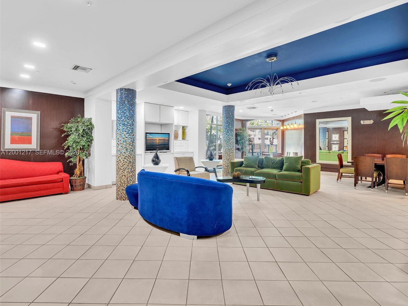 VALENCIA CONDO - Residential