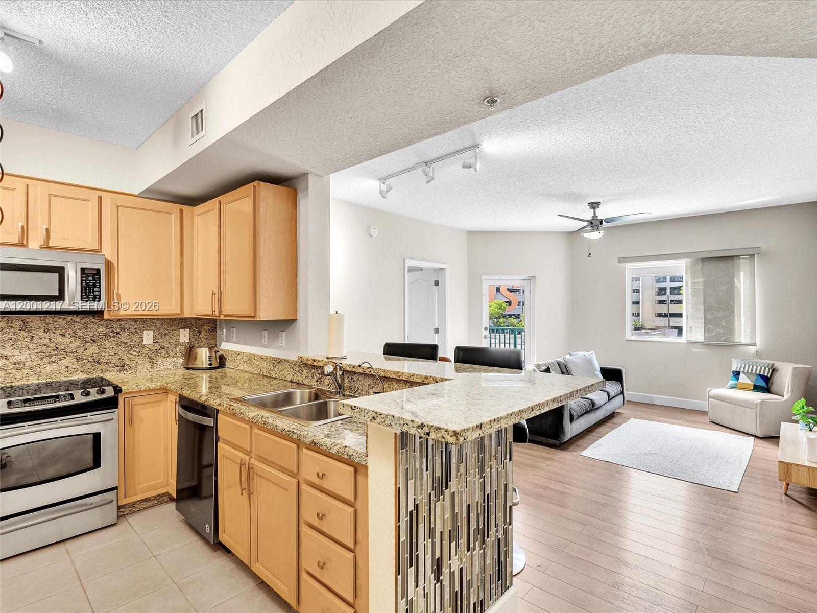 VALENCIA CONDO - Residential