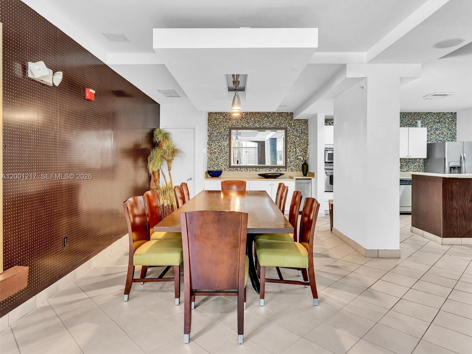 VALENCIA CONDO - Residential