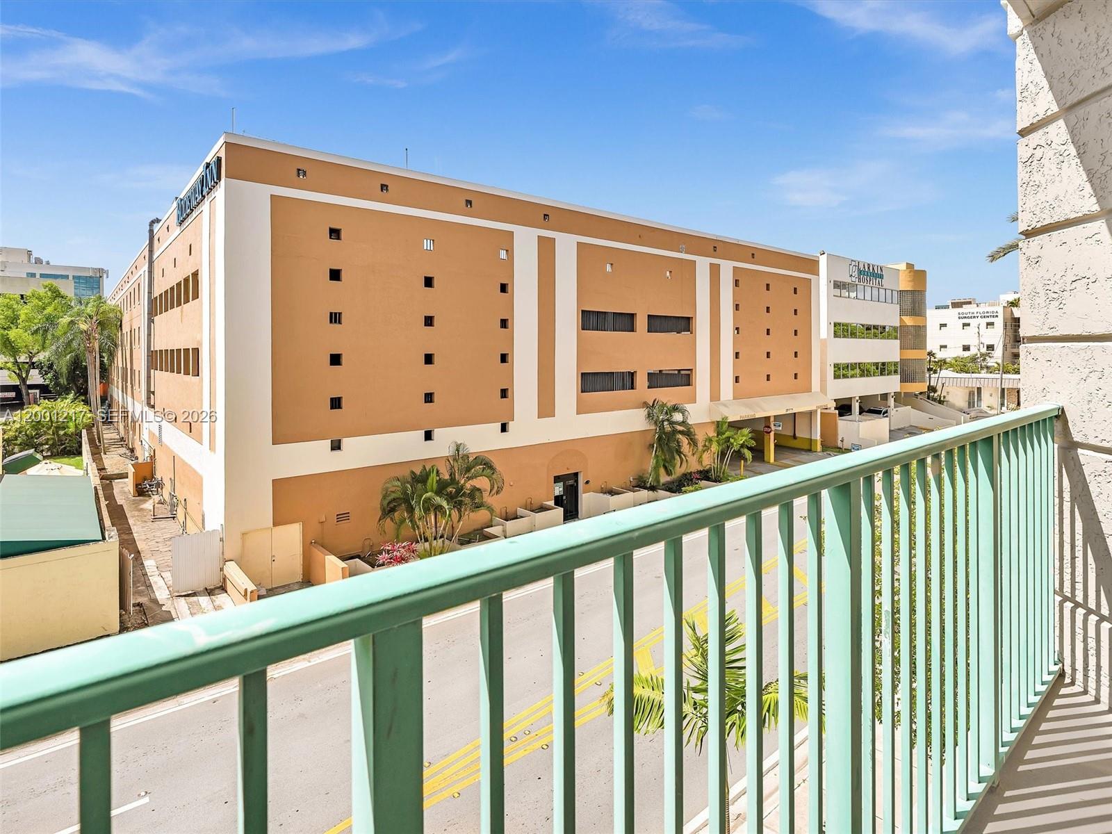 VALENCIA CONDO - Residential