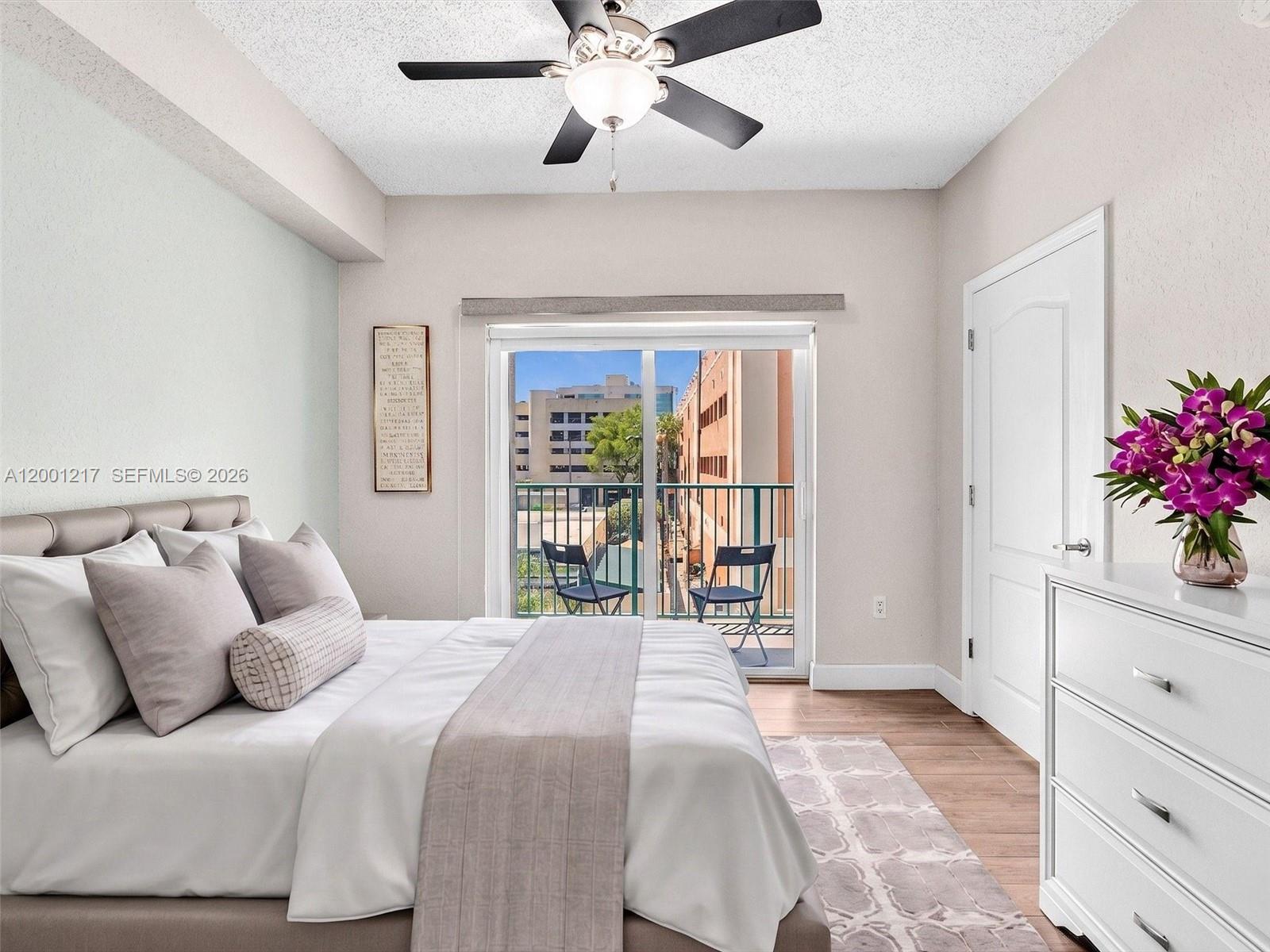 VALENCIA CONDO - Residential