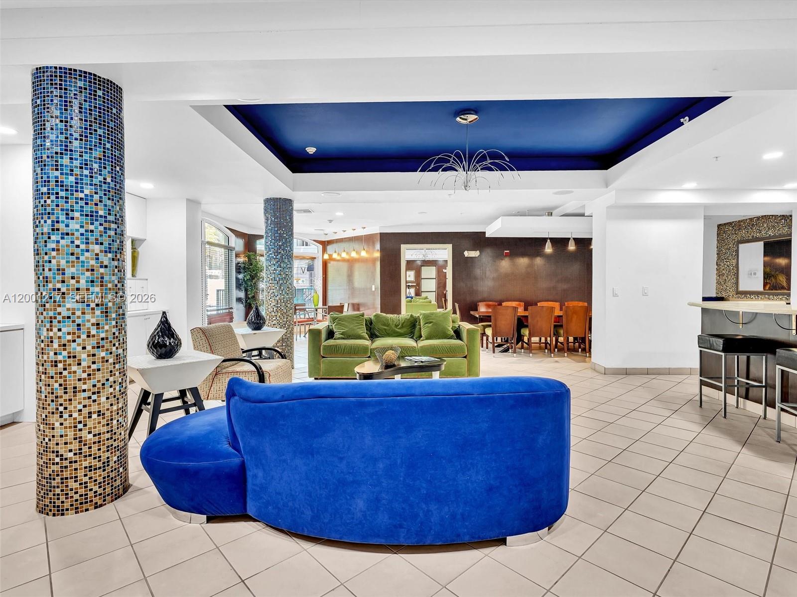 VALENCIA CONDO - Residential