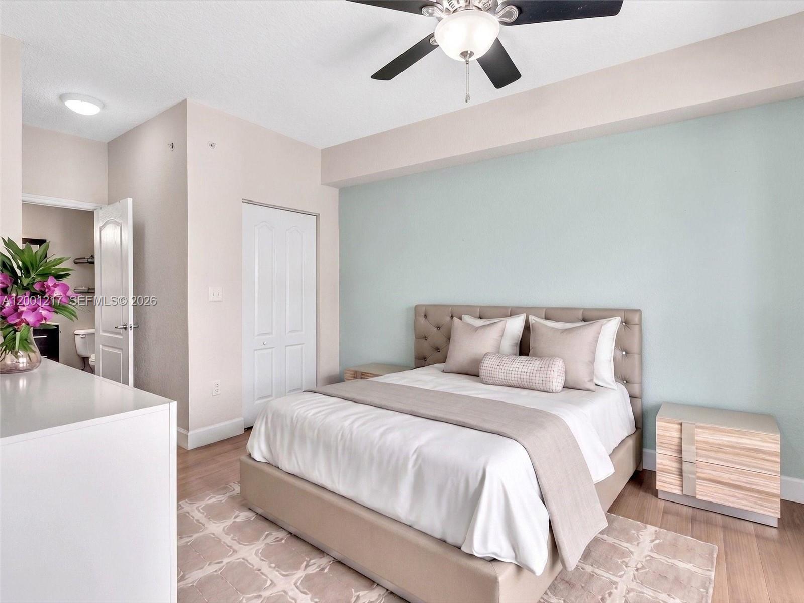 VALENCIA CONDO - Residential