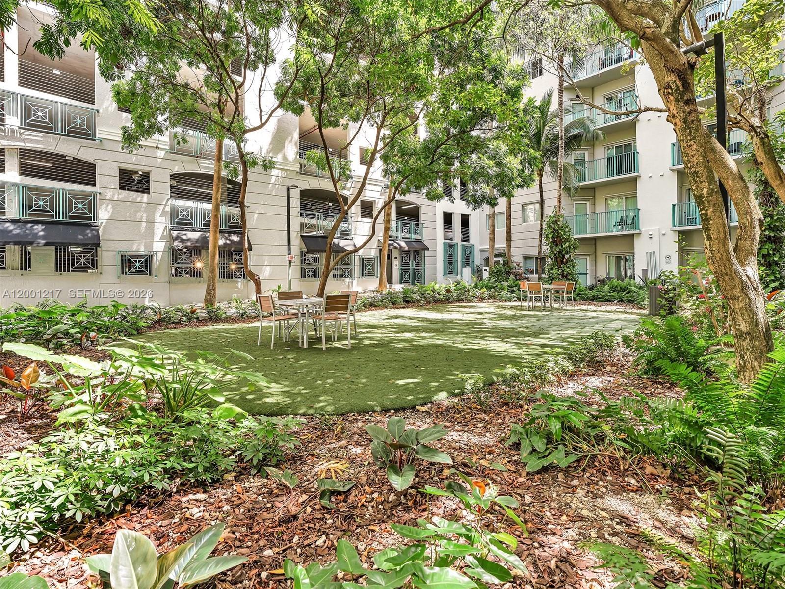 VALENCIA CONDO - Residential