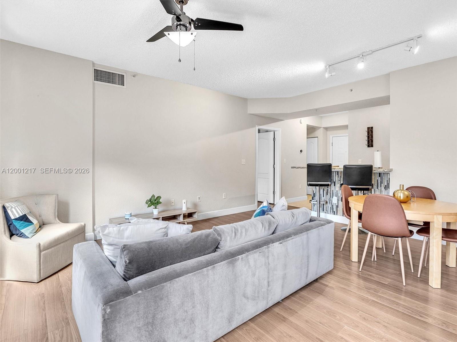 VALENCIA CONDO - Residential