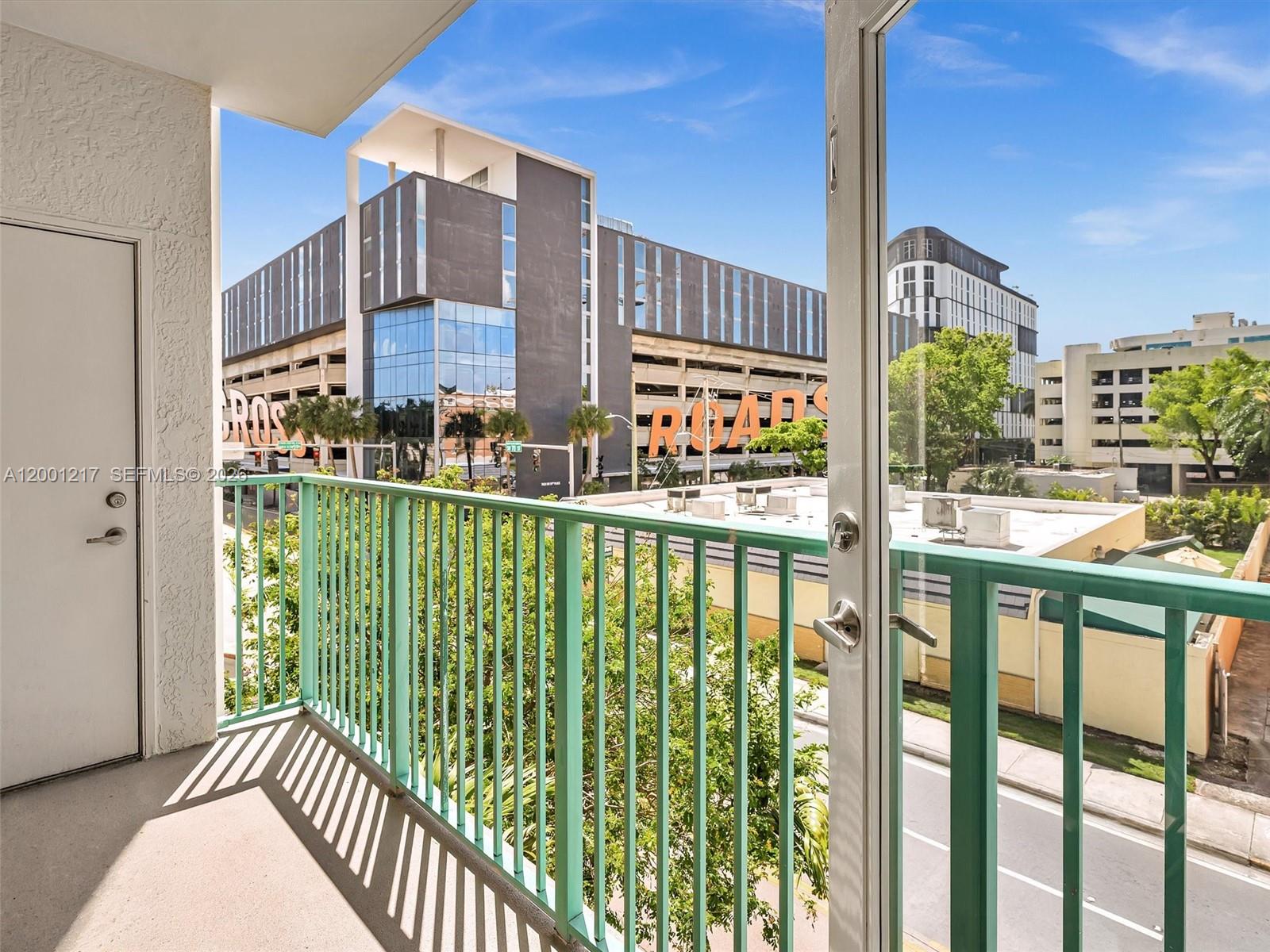 VALENCIA CONDO - Residential