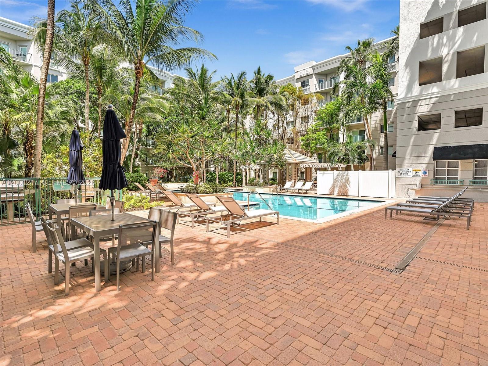 VALENCIA CONDO - Residential