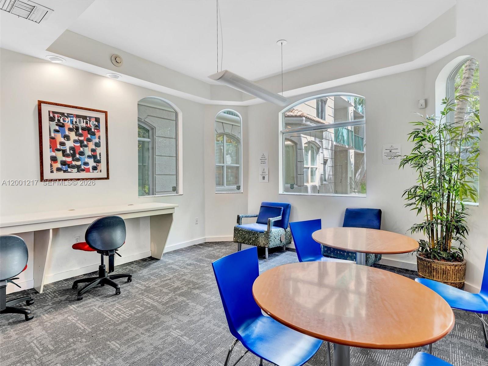 VALENCIA CONDO - Residential