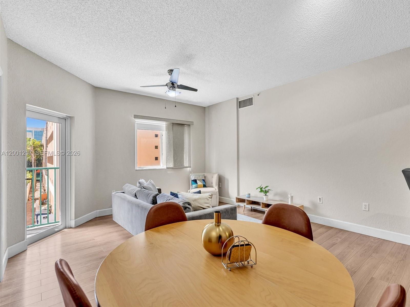 VALENCIA CONDO - Residential