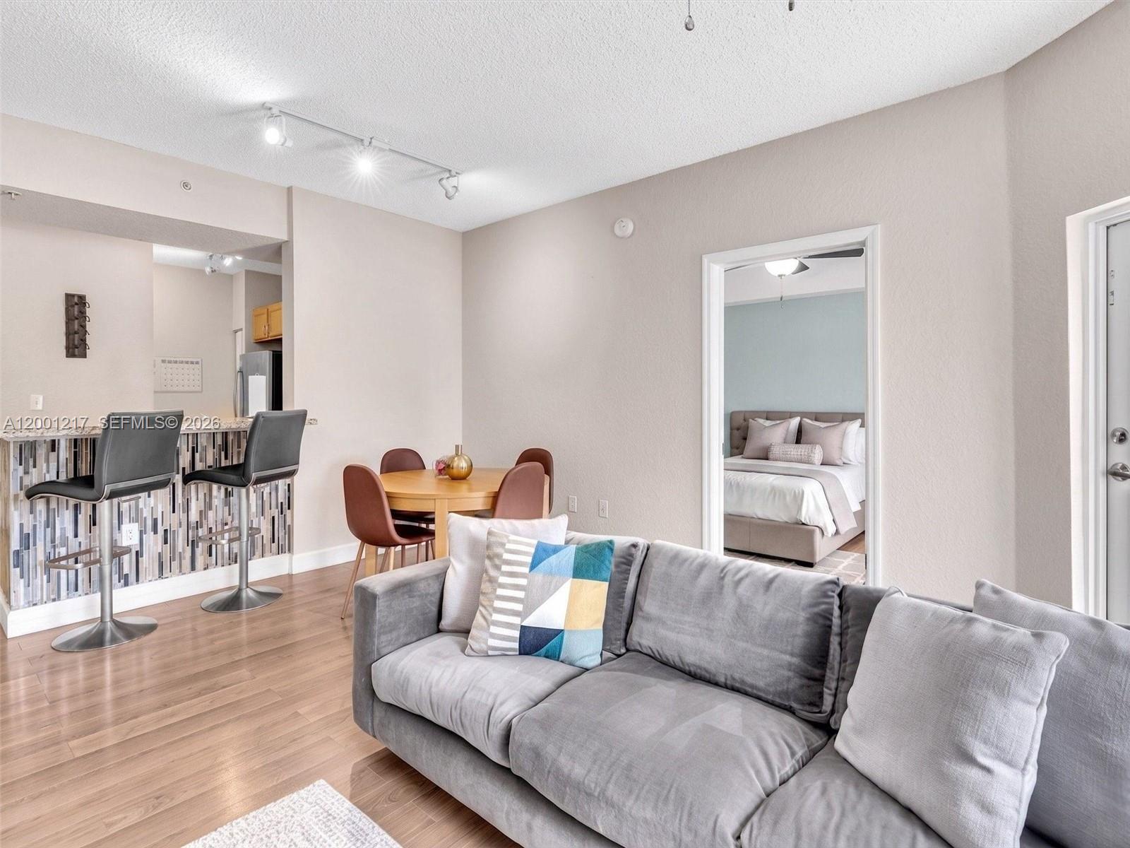 VALENCIA CONDO - Residential