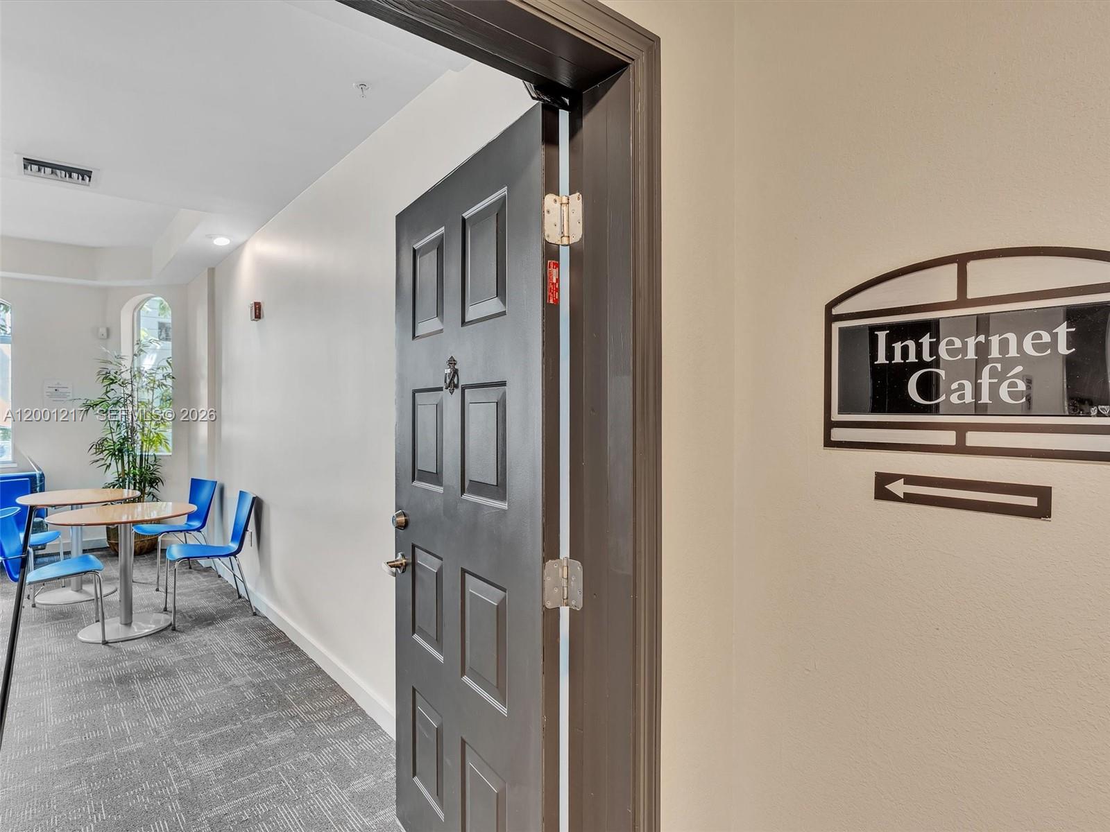 VALENCIA CONDO - Residential