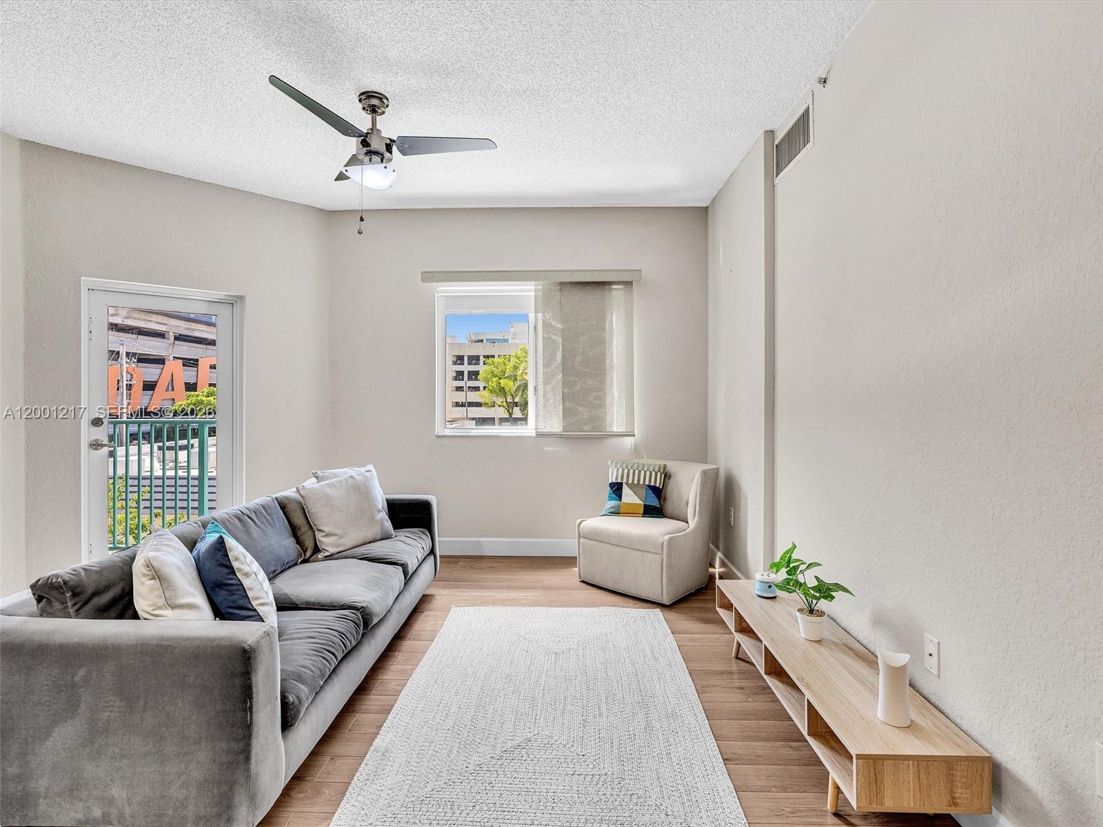 VALENCIA CONDO - Residential