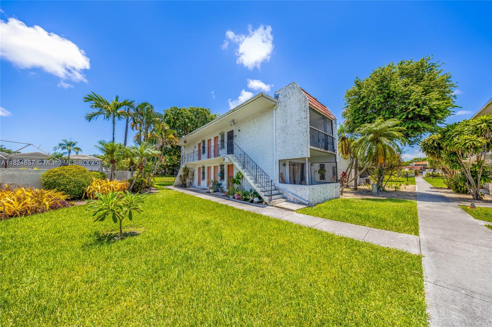 8701 Sw 141st St F6, Palmetto Bay, Miami-Dade County, Florida - 2 Bedrooms  
2 Bathrooms - 