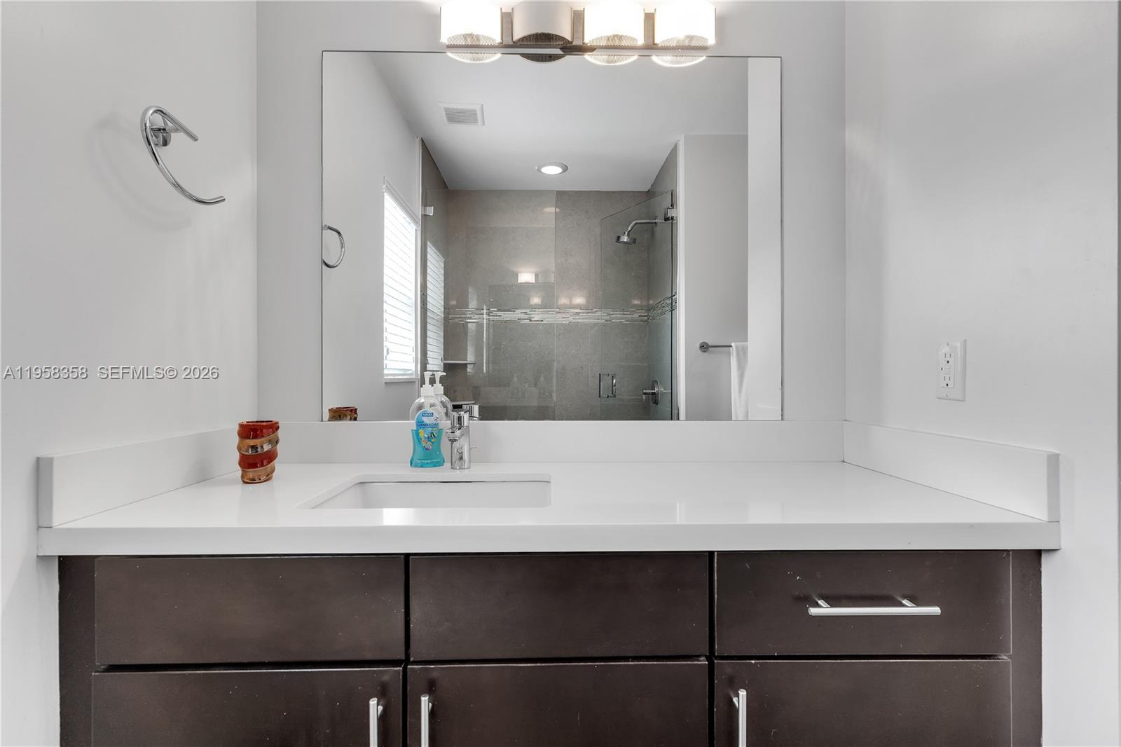 LAUDERDALE - Residential Lease