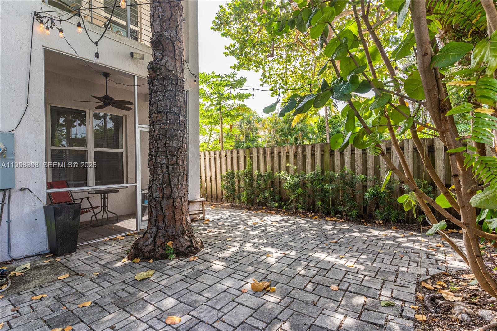 LAUDERDALE - Residential Lease