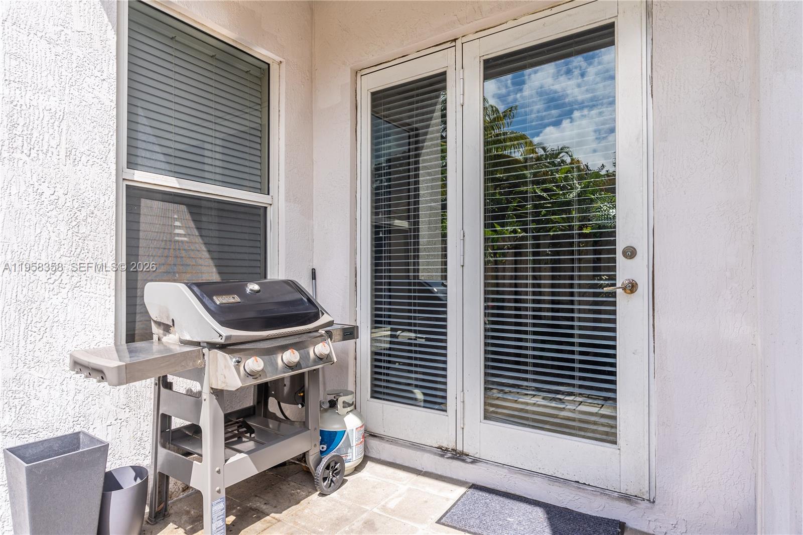 LAUDERDALE - Residential Lease