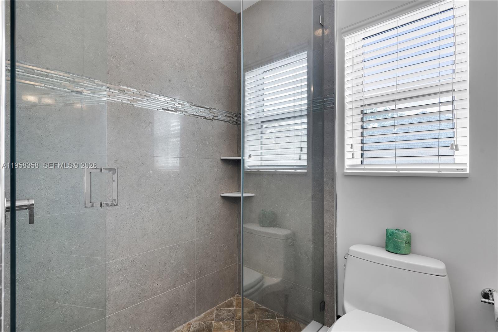 LAUDERDALE - Residential Lease