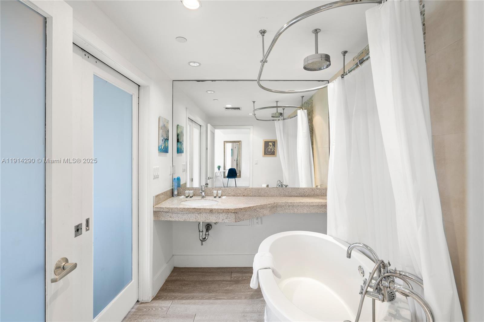 THE STRAND ON OCEAN DRIVE - Residential