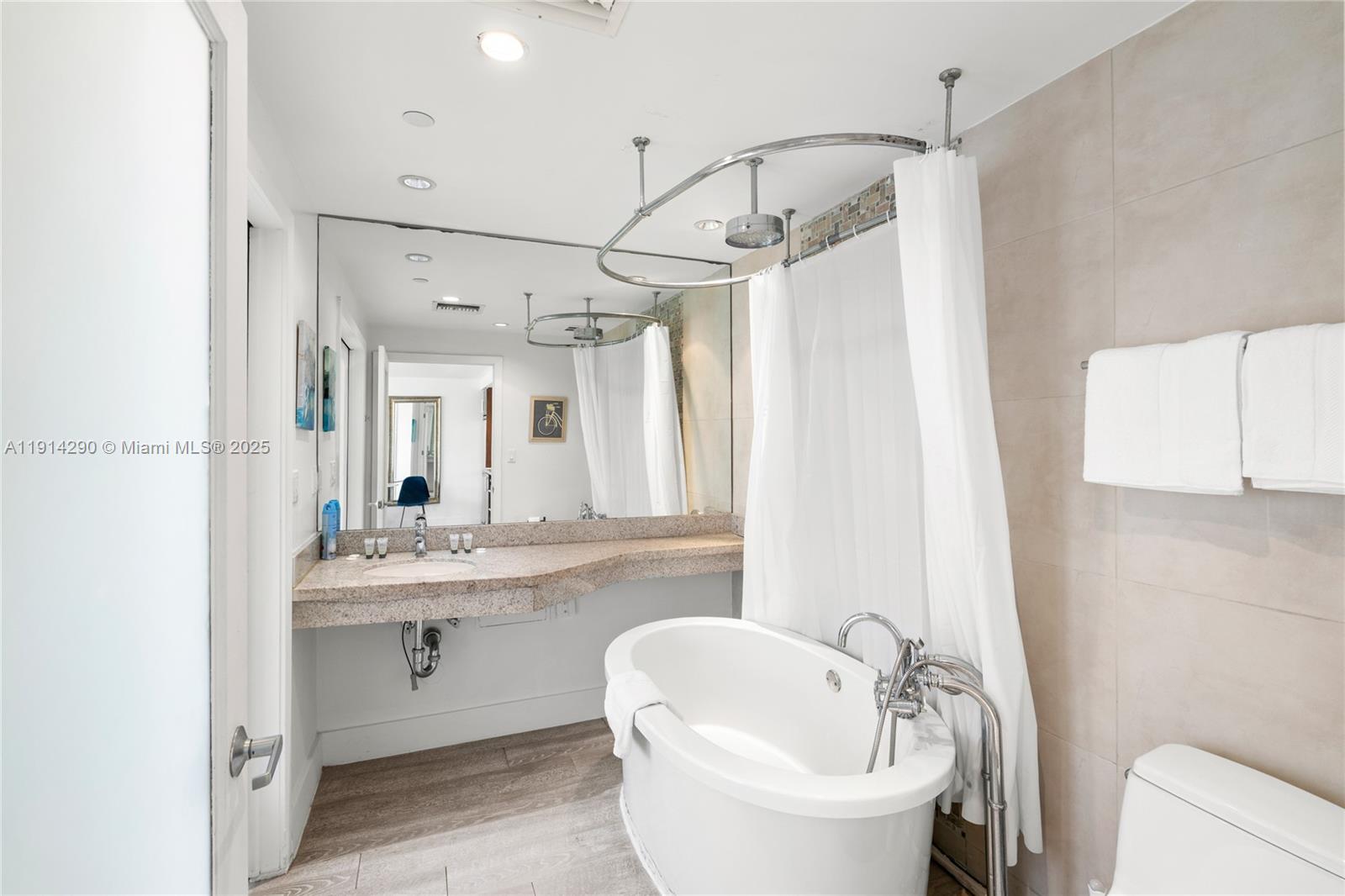 THE STRAND ON OCEAN DRIVE - Residential