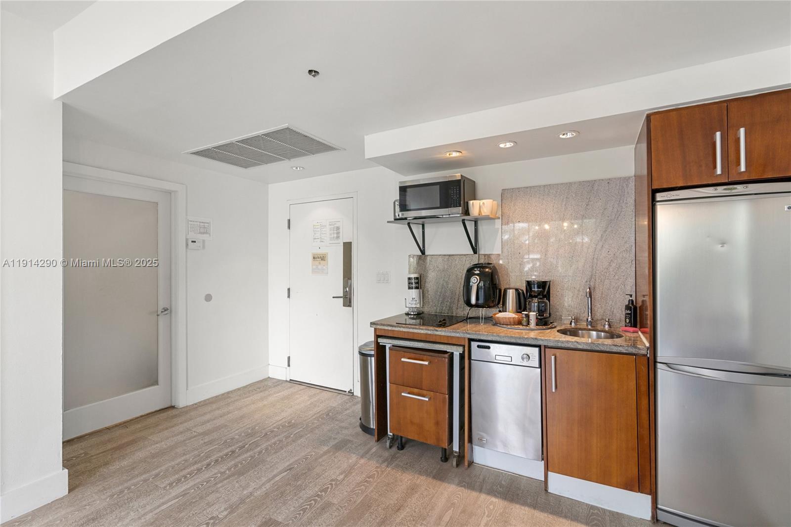 THE STRAND ON OCEAN DRIVE - Residential