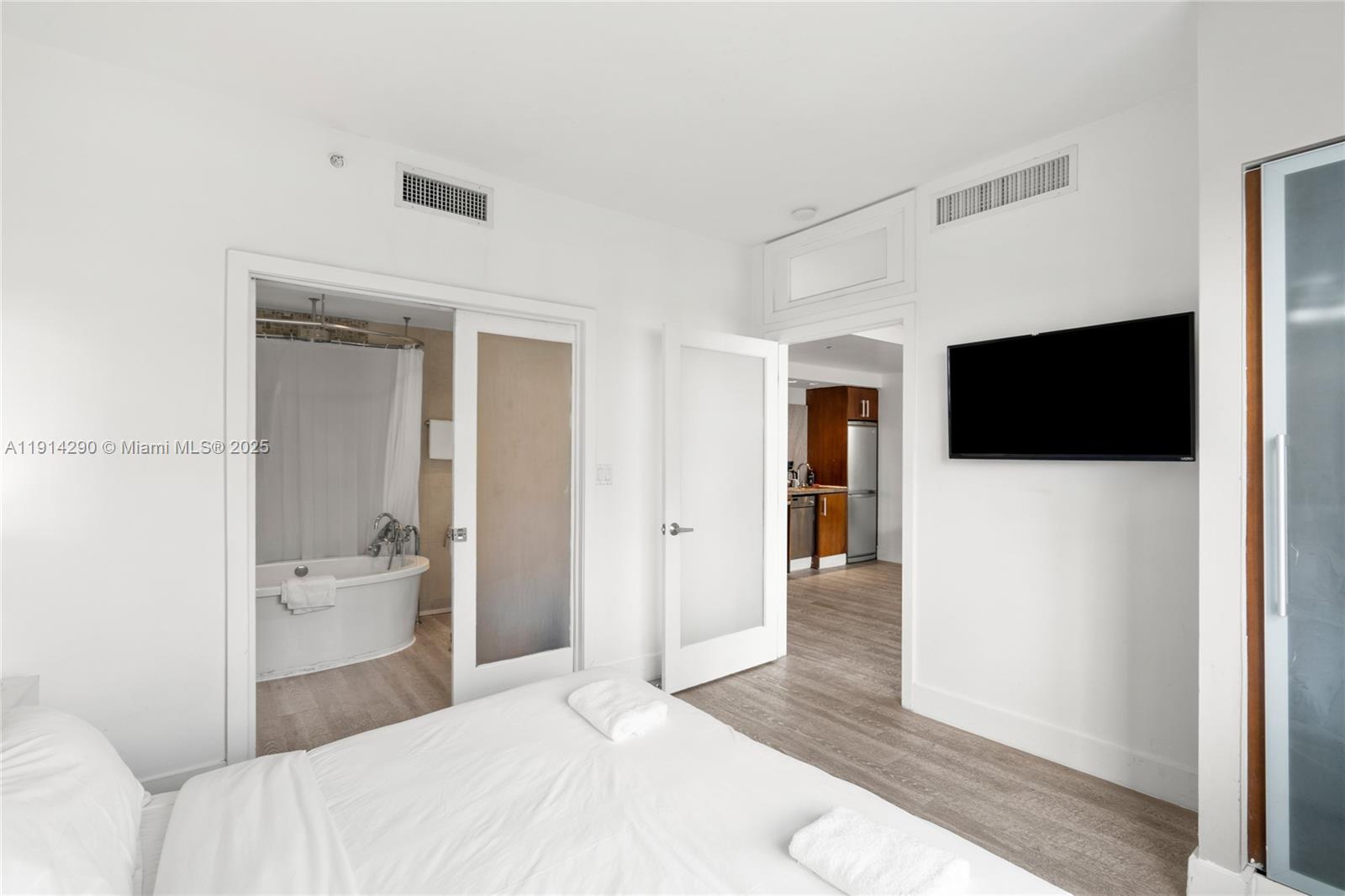 THE STRAND ON OCEAN DRIVE - Residential