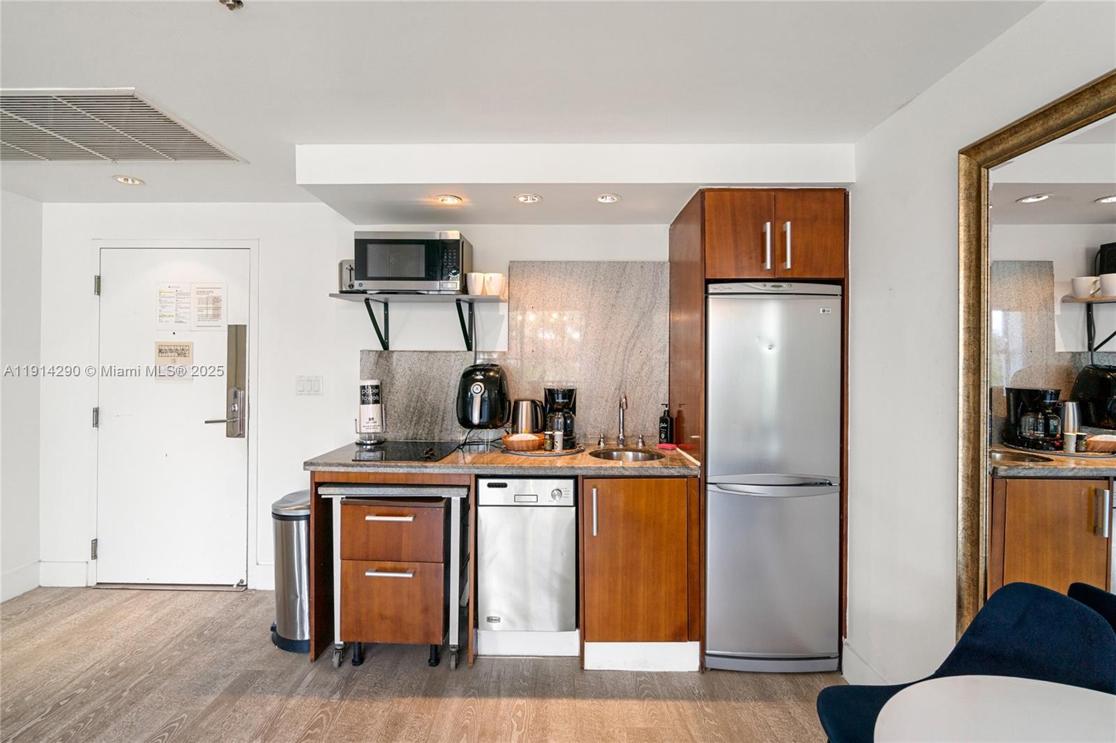 THE STRAND ON OCEAN DRIVE - Residential