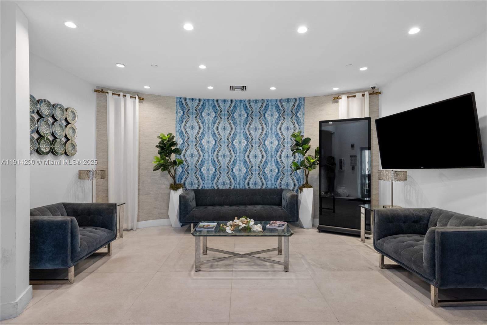 THE STRAND ON OCEAN DRIVE - Residential