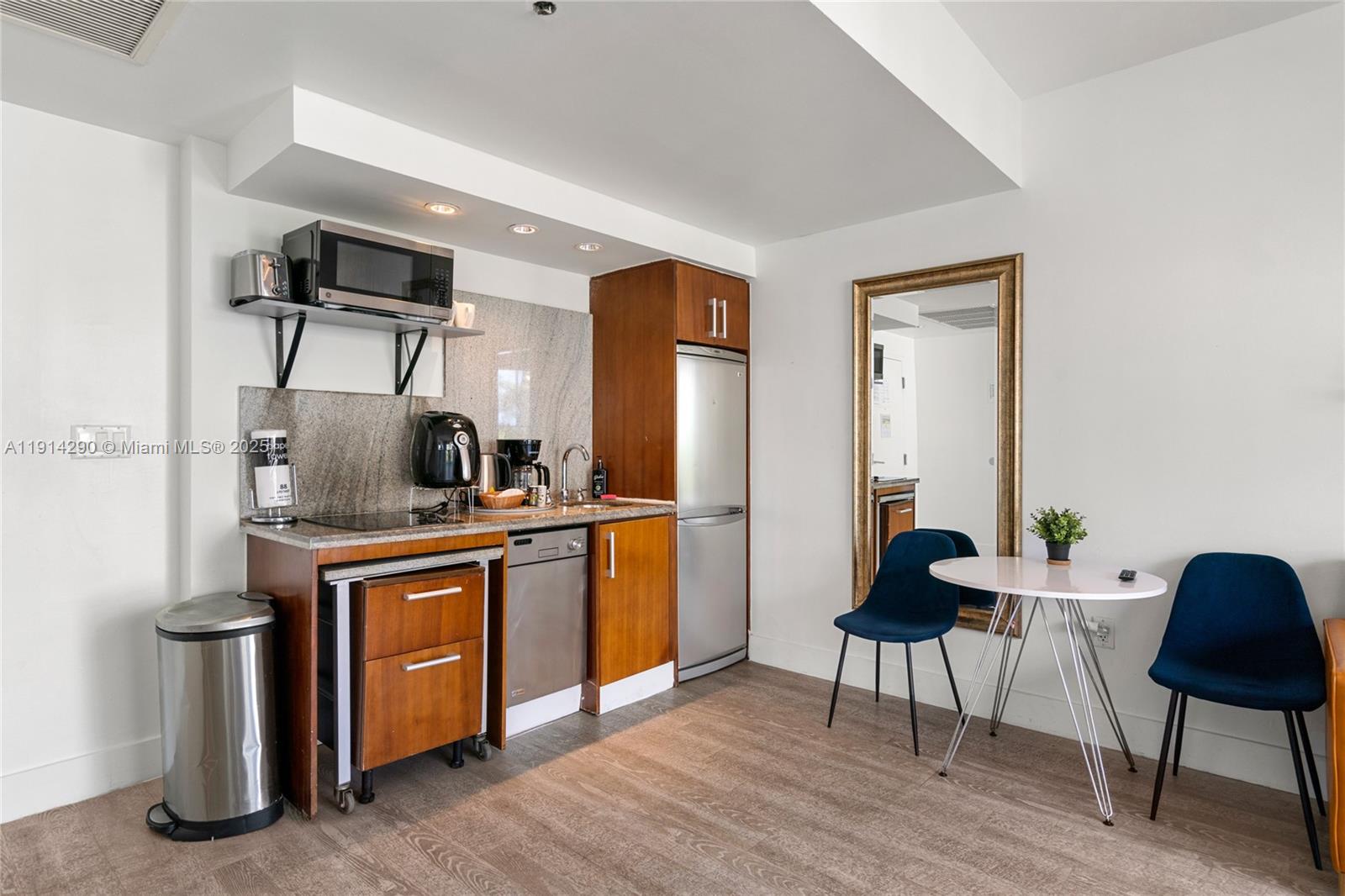 THE STRAND ON OCEAN DRIVE - Residential