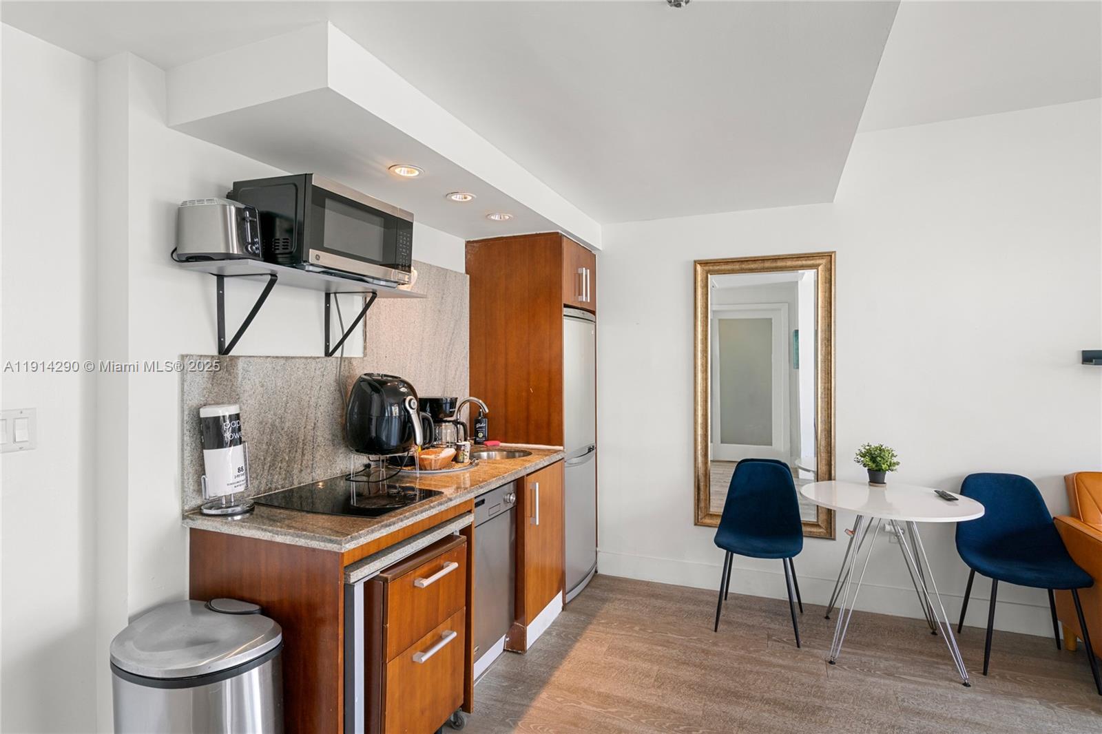 THE STRAND ON OCEAN DRIVE - Residential