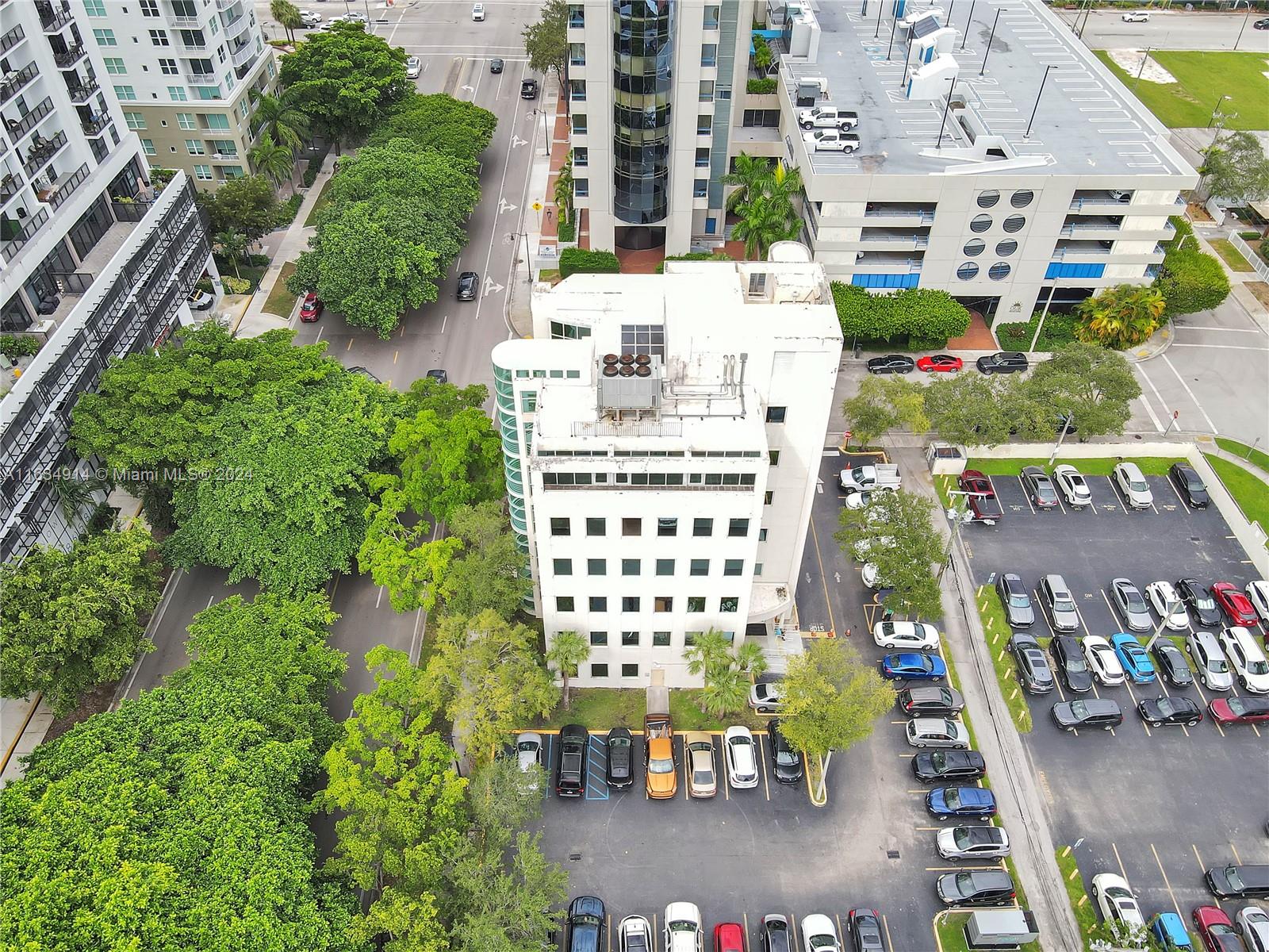 Discover a premier investment opportunity with this six-floor, 20,339 Sq. Ft medical building strategically located in Coral Way. Designed to accommodate a wide range of medical and healthcare services.